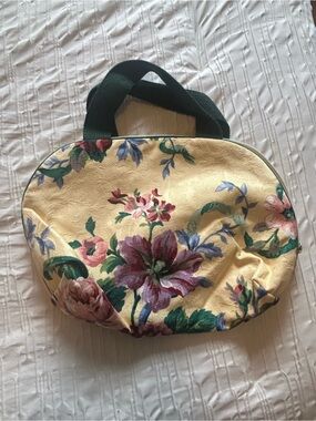 Vintage Floral Travel Carry Bag in Cream and Purple